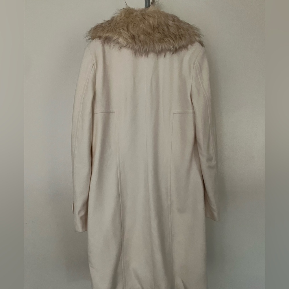 Cream / White Wool blend Coat with Fur Collar. - Picture 2 of 7